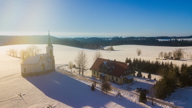 Škola na Vsi pohledem z nebes